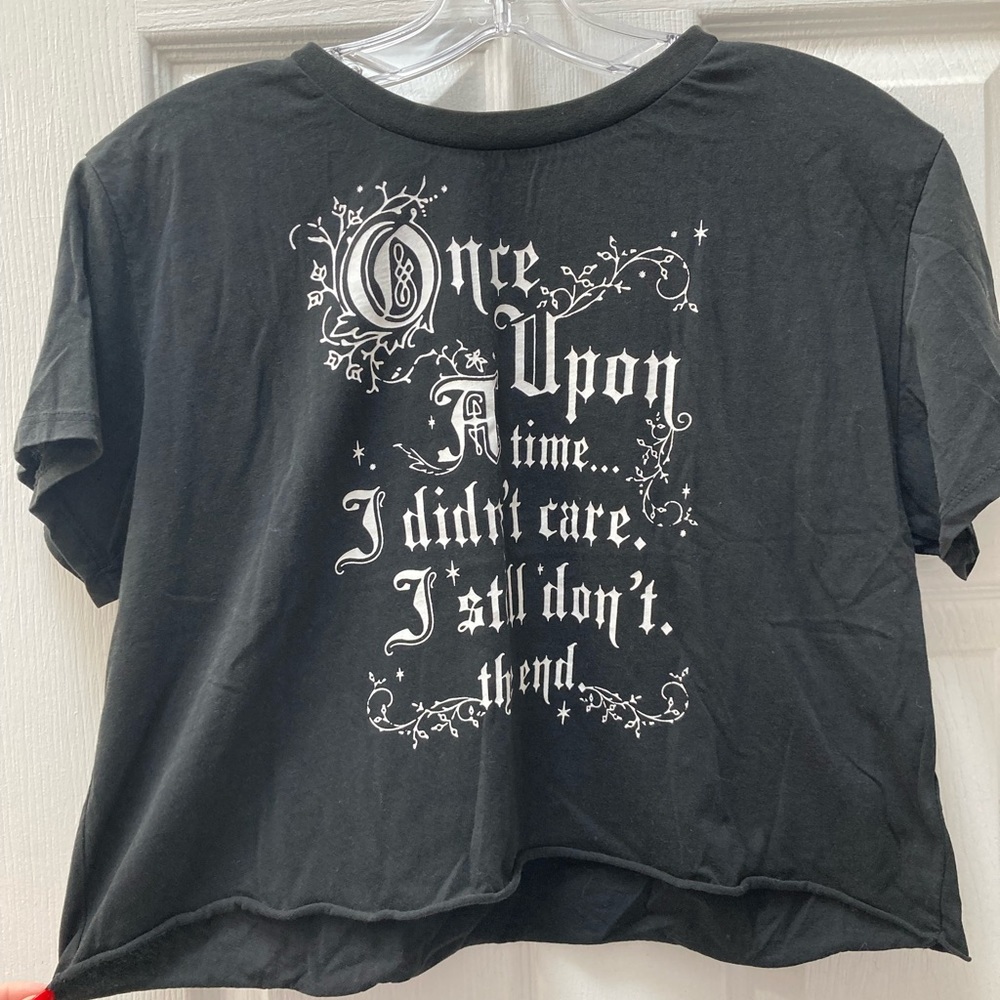 S Hot Topic Graphic Black Crop Top